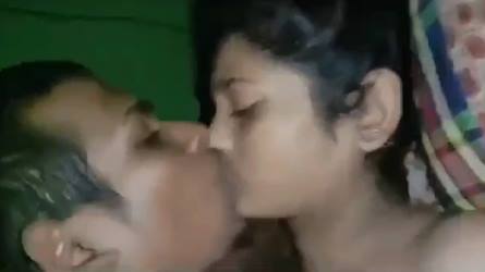 Gaon Ghar Mein Boobs Chuse, Chut Mein Pelai